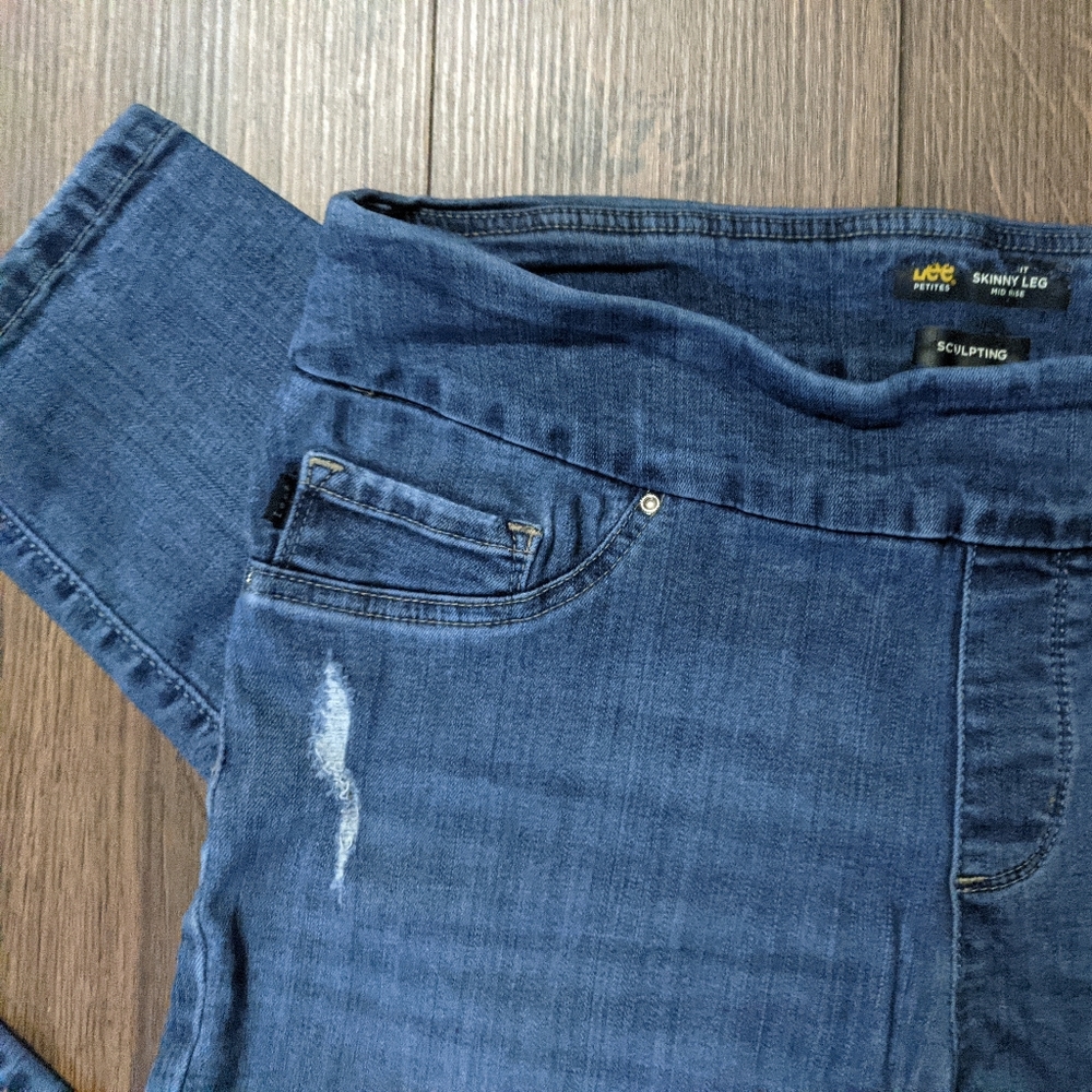 Lee Petites Distress Pull-On Sculpting Skinny Jean - Picture 2 of 7